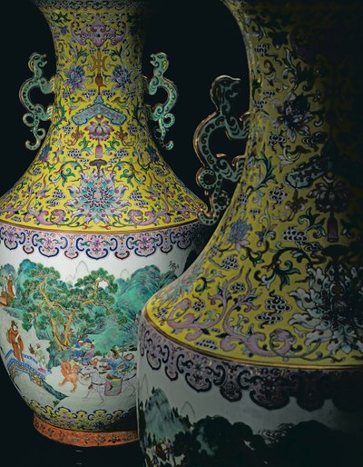 Une paire de vases impériaux Famille Rose - Qing Dynasty   Jiaqing Period Chinese School
