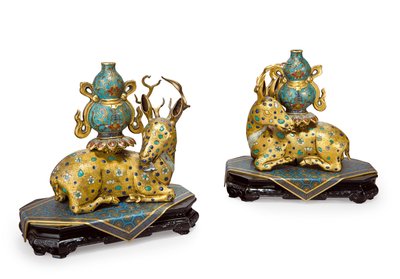 Paire de cerfs couchés - Qing Dynasty   Qianlong Period Chinese School