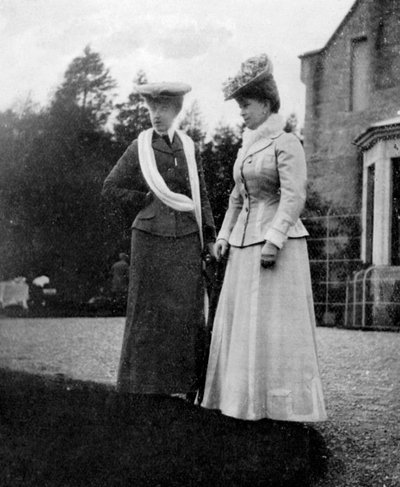 Mary de Teck 1867-1953, princesse de Galles, avec la duchesse d