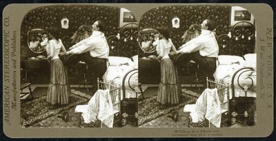 Carte stéréoscopique représentant une femme serrée dans un corset, publiée par l