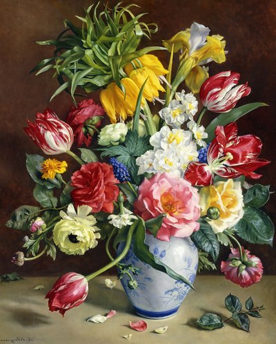 Tulipes, roses, narcisses et autres fleurs dans un vase bleu et blanc - R. Klausner