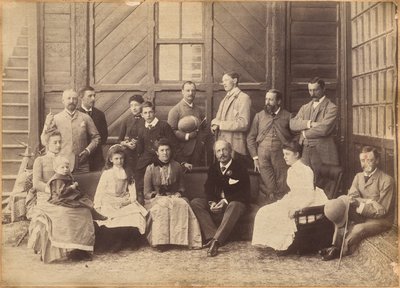 Shimla, 17 mai 1887 : groupe vice-royal. Lord William Beresford, secrétaire militaire, capitaine Leonard Gordon A.D.C., Mademoiselle Clerc, l