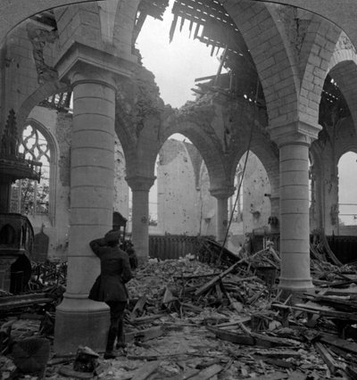 Église en ruines, Richebourg, France, Première Guerre mondiale, 1914-1918 - Realistic Travels Publishers