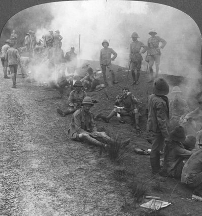 Feux de camp matinaux et petit-déjeuner dans le golfe Persique, Première Guerre mondiale, vers 1914-1918 - Realistic Travels Publishers