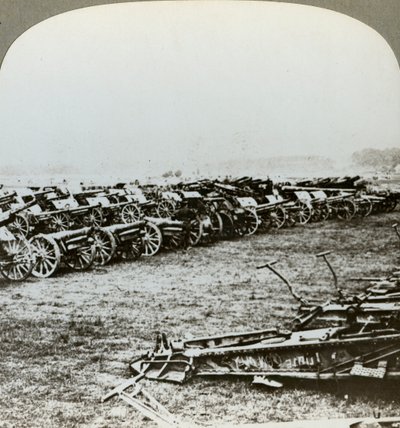 Centaines de canons allemands capturés à Couralette, France, Bataille de la Somme, Première Guerre mondiale, 1916 - Realistic Travels Publishers