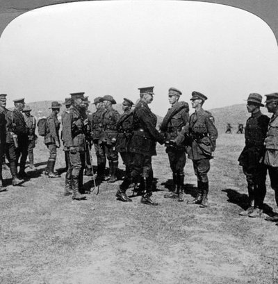Lord Kitchener loue les troupes pour leurs assauts aux Dardanelles, Première Guerre mondiale, 1915-1916 - Realistic Travels Publishers