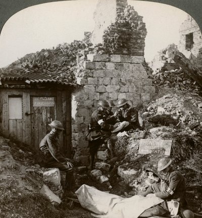 Le Corps médical royal à la station de pansement de Monchy, France, Première Guerre mondiale, 1914-1918 - Realistic Travels Publishers