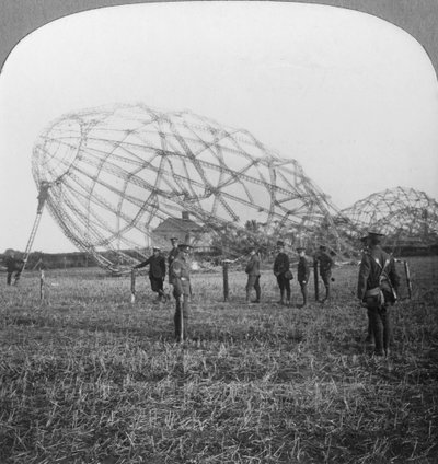 Zeppelin abattu près de Colchester, Essex, Première Guerre mondiale, 1916 - Realistic Travels Publishers