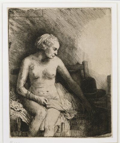 Une femme au bain avec un chapeau à côté d