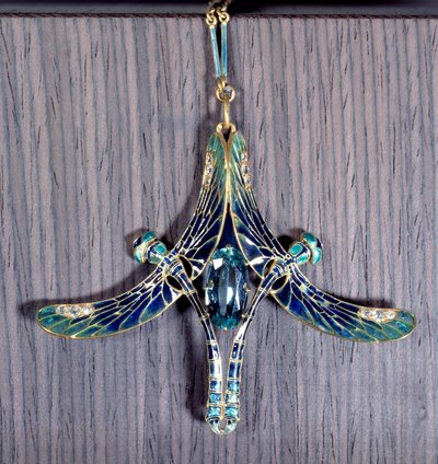 Art Nouveau : pendentif Libellule en aigue-marine, or et émail par Jules René Lalique (1860-1945) Paris, musée d
