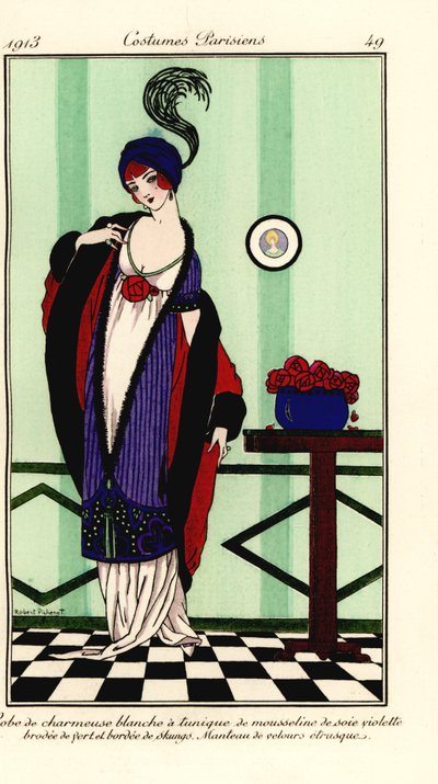 Femme en robe de satin charmeuse blanche avec tunique en mousseline de soie violette bordée de fourrure de putois, cape en velours étrusque - Robert Pichenot
