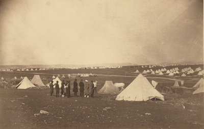 Quartier général des Bosquets en direction de la ferme Mackenzie. - Roger Fenton