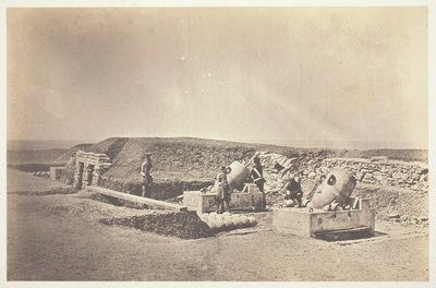 Batteries de mortiers devant la maison Picquet, Division légère - Roger Fenton