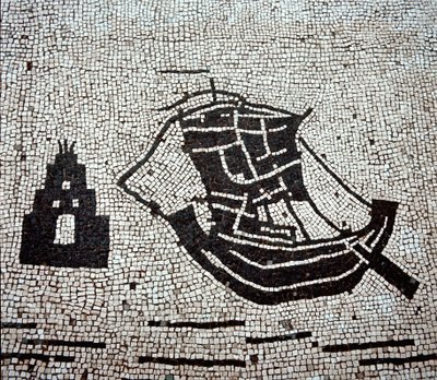 Un navire dans le port d