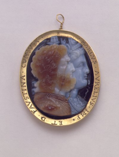 Camée, portant des images de Sérapis et Isis, dans un cadre en or du XVIe siècle portant les noms de Marcus Antoninius et de sa femme Faustina - Roman