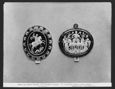 Camées représentant Constantin II le Jeune tuant ses ennemis et le Triomphe de Licinius - Roman