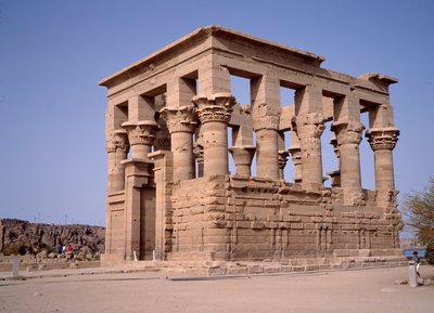 Antiquité égyptienne : kiosque de Marcus Ulpius Trajanus (Trajan) empereur romain. 2e siècle. Assouan, Philae. Égypte - Roman