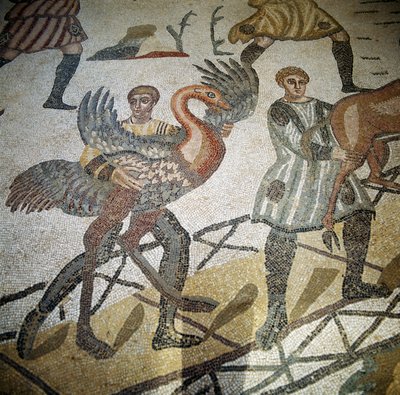 Chasseur chargeant une autruche sur un navire, détail de la Grande Chasse, Villa Romana del Casale Piazza Armerina, Sicile (mosaïque) - Roman