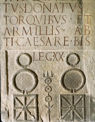 Insigne inscrit de la Vingtième Légion Victorieuse Valérienne, légion romaine levée au 1er siècle ap. J.-C. - Roman