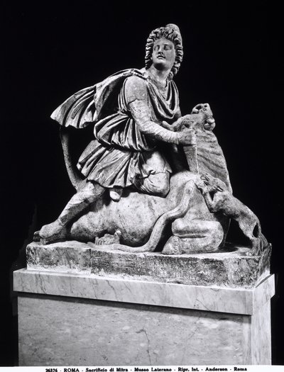 Mithra tuant un taureau - Roman
