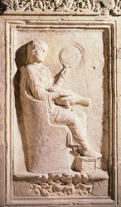 Relief représentant une dame romaine avec un miroir - Roman