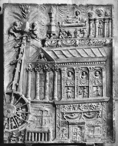 Relief représentant un treuil, fin du 1er siècle après J.-C. (pierre) (photo n/b) - Roman