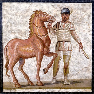 Représentation des quatre factions du cirque romain : les blancs (factio albata). Les factions étaient des clubs engagés dans des compétitions de cirque dans le Haut Empire (Ier siècle apr. J.-C.) et caractérisées par une couleur. Mosaïque, Rome Museo nazi - Roman