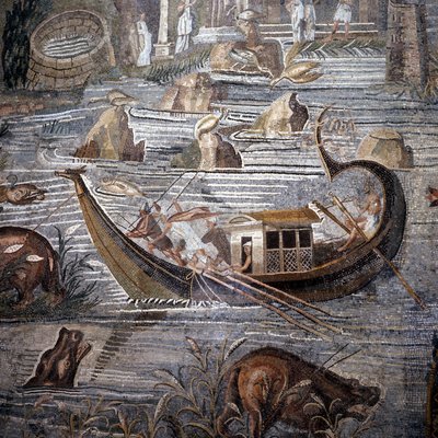 Navire fluvial du 1er siècle av. J.-C. Détail de la mosaïque de Palestrine. Le gouvernail est à la poupe et double. Cette mosaïque provient du Temple de la Fortune et est maintenant conservée au Palais Barberini - Roman