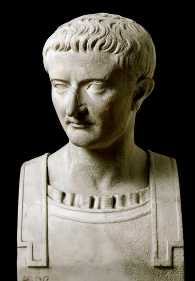 Art romain : buste en marbre de Tibère (Tiberio Claudio Nerone, 42 av. J.-C.-37 ap. J.-C.), empereur romain - Roman