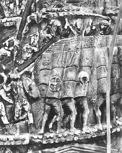 Soldats romains utilisant la méthode testudo pendant une attaque, détail de la colonne de Marc Aurèle - Roman