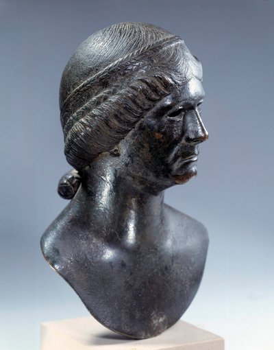 Art romain : tête de femme en bronze. Début du 1er siècle ap. J.-C. Paris, Musée du Louvre - Roman