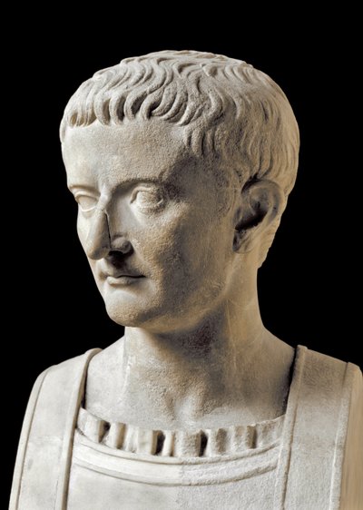 Art romain : buste en marbre de Tibère (Tiberio Claudio Nerone, 42 av. J.-C.-37 apr. J.-C.), empereur romain. D