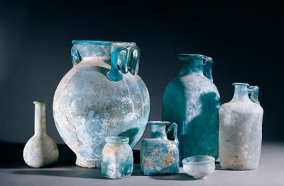 Art romain : vases et cruches en verre - Roman