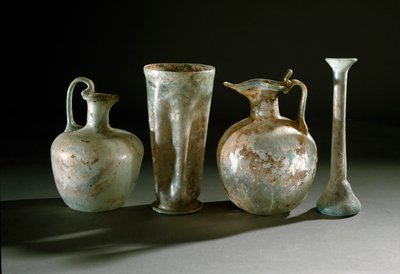 Art romain : cruches et vases en verre de Pompéi. 1er siècle, Museo Archeologico Nazionale, Naples - Roman