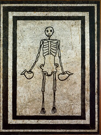 Art romain : squelette tenant deux cruches. Mosaïque du 1er siècle. Naples, musée national archéologique - Art romain : squelette tenant deux pichets. Mosaïque du 1er siècle de Pompéi. Musée archéologique national, Naples, Italie - Roman