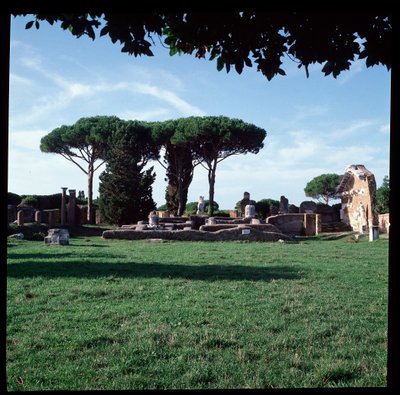Art romain : vue des ruines du Temple de Rome et d