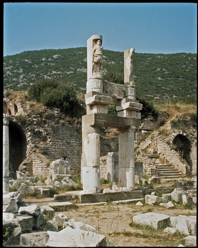 Vue du temple de Domitien dédié à l