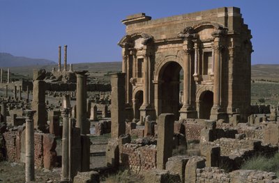 Arc de Trajan et temple capitolin (52-117 après J.-C.), vers 100 après J.-C., Haute période impériale (27 avant J.-C.-395 après J.-C.) - Roman Imperial Period