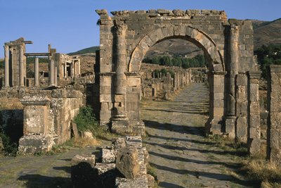 Carte, arche et temple de Vénus (à gauche), Haute période impériale (27 av. J.-C.-395 apr. J.-C.) - Roman Imperial Period