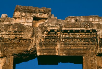 Temple de Bacchus, détail du linteau de la porte - Roman Imperial Period