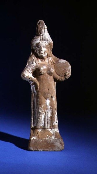 Statuette de la déesse Isis tenant un tympanon (terre cuite peinte) - Roman Period Egyptian
