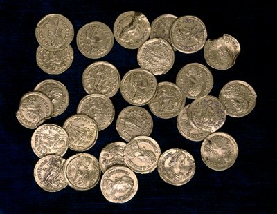28 pièces de monnaie de la période de l