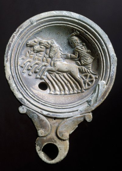 Lampe à huile représentant un char de course avec quatre chevaux (terre cuite) - Roman Roman