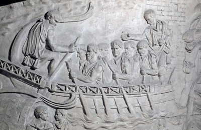 Art romain : « Soldats romains sur une galère sur le Danube pendant la Première Guerre en Dacie » Moulage de 1862 reproduisant les bas-reliefs de la colonne de Trajan (colonne Trajane) (Colonna Traiana) à Rome construite sous le règne de l