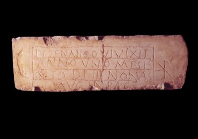 Antiquité romaine : plaque de loculus nommée Jubenalis, épitaphe d
