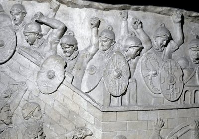 Art romain : soldats romains défendant une forteresse - Roman Roman