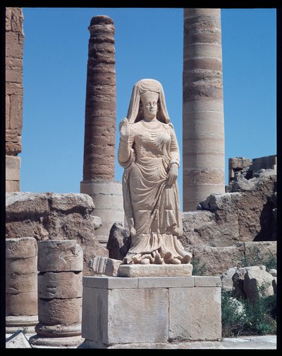 Ruines avec une statue d