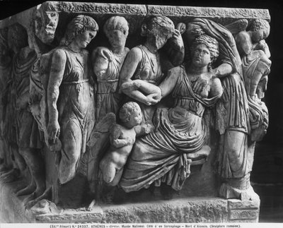 Relief de sarcophage avec la mort d