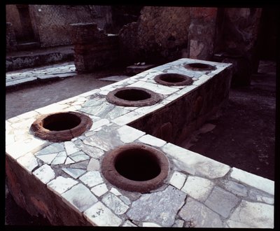 Comptoir en marbre du thermopolium, 5e siècle av. J.-C. - 1er siècle apr. J.-C. - Roman Roman