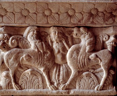 Un centaure et un lion (chapiteau sculpté dans la tribune du Prieuré) - Romanesque